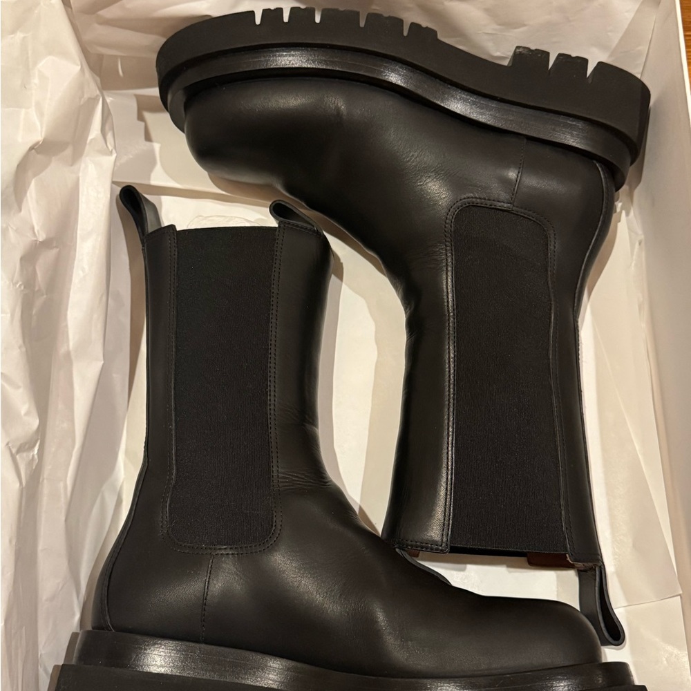 Bottega Veneta Chelsea Boots